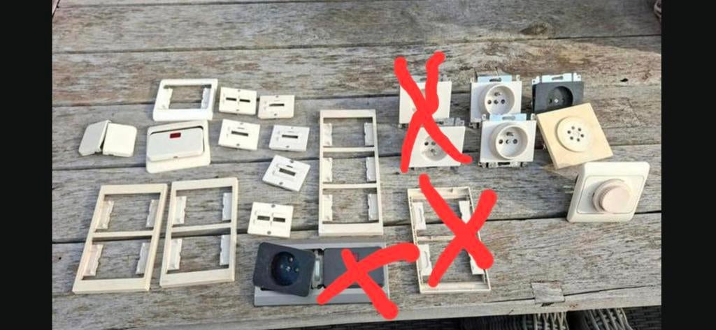 Niko stopcontacten en schakelaars., Ophalen of Verzenden, Gebruikt, Stopcontact