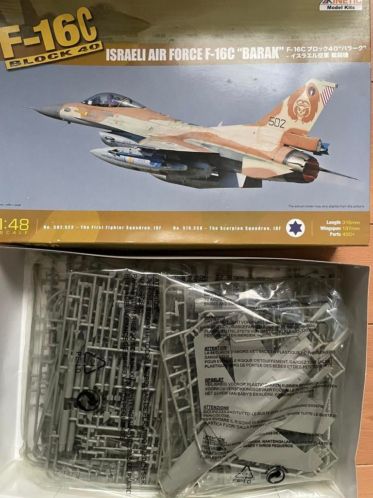 F16c-block40 Kinetic 1/48, Enlèvement ou Envoi, Comme neuf