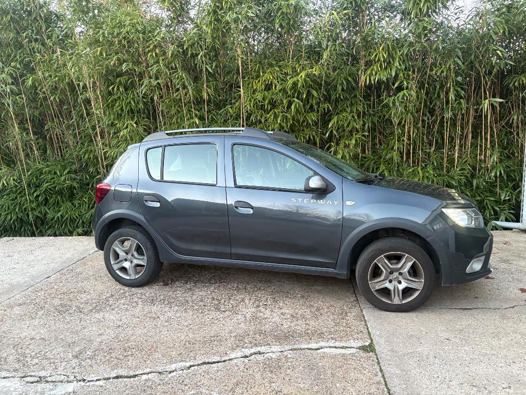 Dacia Sandero stepway te koop !, Auto's, Voorwielaandrijving, Stof, Zwart, Blauw