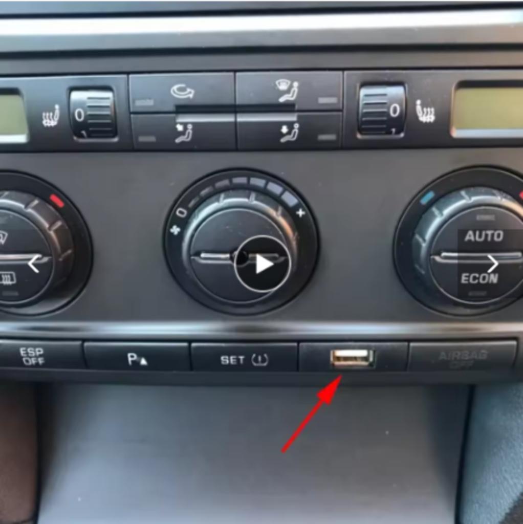 usb poort voor uw Skoda Octavia, past perfect boven de asbak, Auto-onderdelen, Ophalen of Verzenden, Nieuw, Skoda