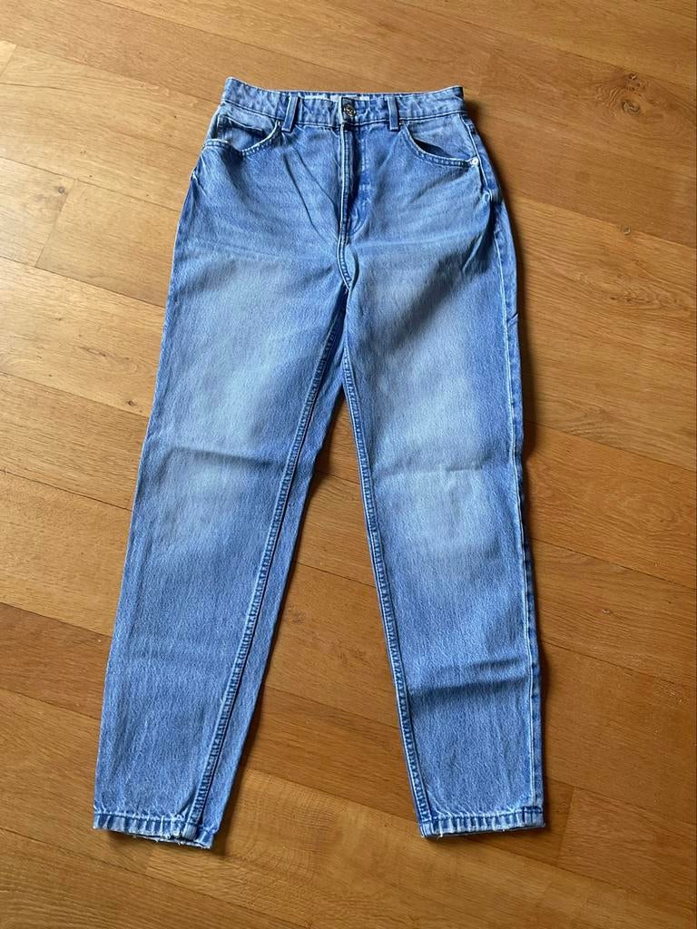 Blauwe jeans van Bershka (Mom fit), maat 36, Blauw, Maat 36 (S), Lang, Gedragen