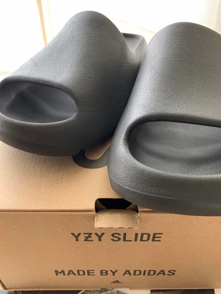 YZY slippers zwart by Adidas xtra korting, Vêtements | Hommes, Chaussures, Neuf, Chaussons, Enlèvement ou Envoi, Adidas