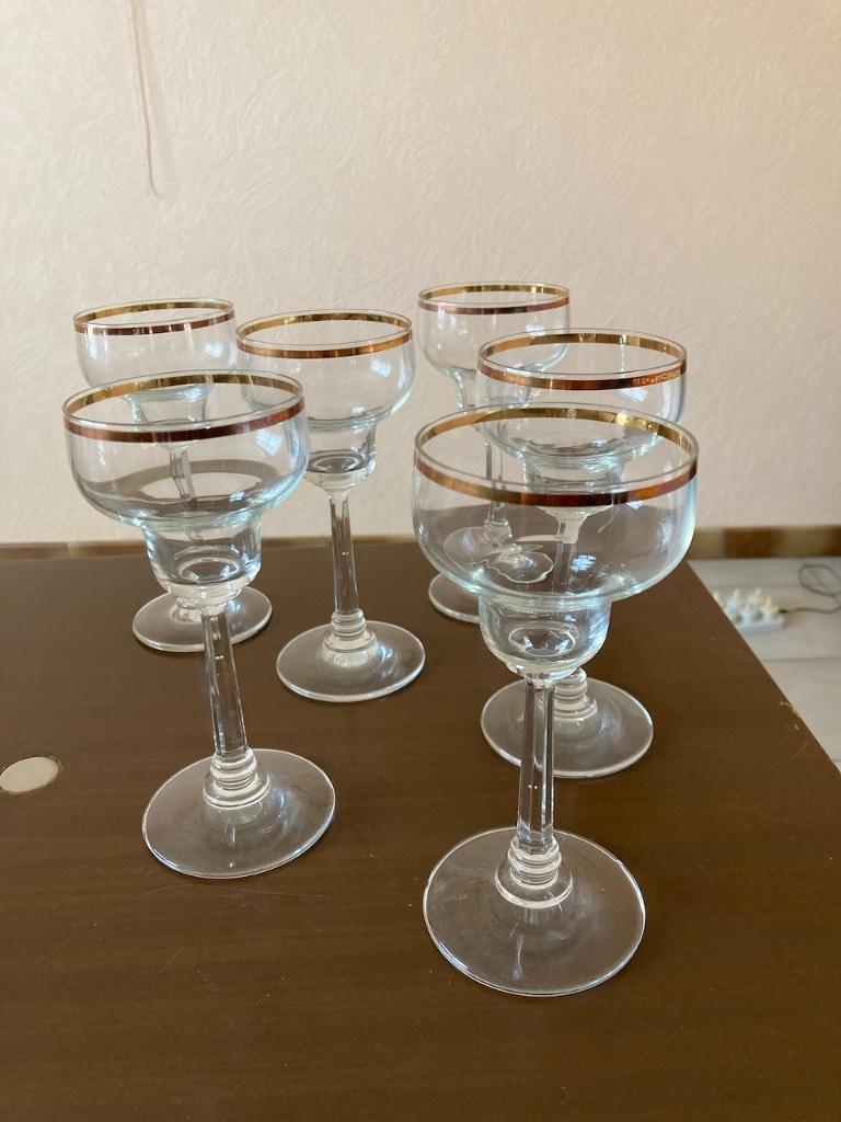 6 mooie coupeglaasjes met gouden randje. Perfecte staat, Enlèvement ou Envoi, Neuf, Verre, Verre ou Verres