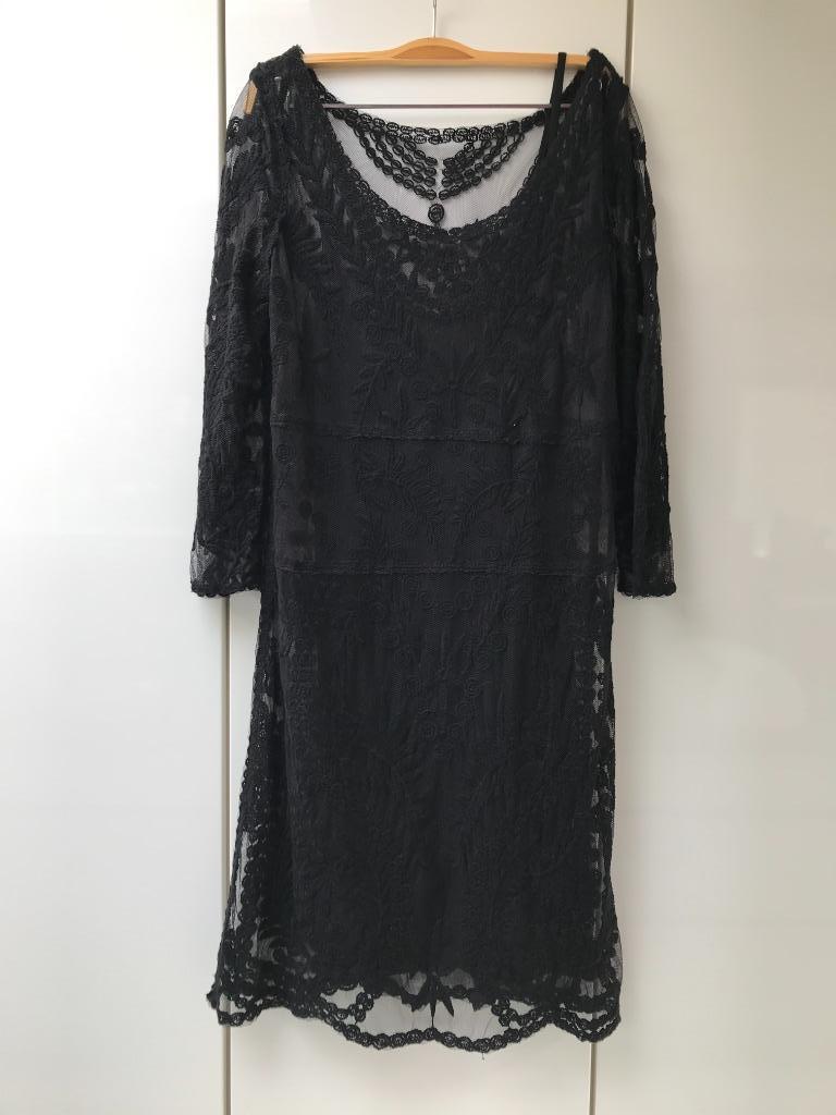 Robe noire en dentelle doublée Laura Scott - Taille 38/40 *, Taille 38/40 (M), Enlèvement ou Envoi, Comme neuf, Longueur genou
