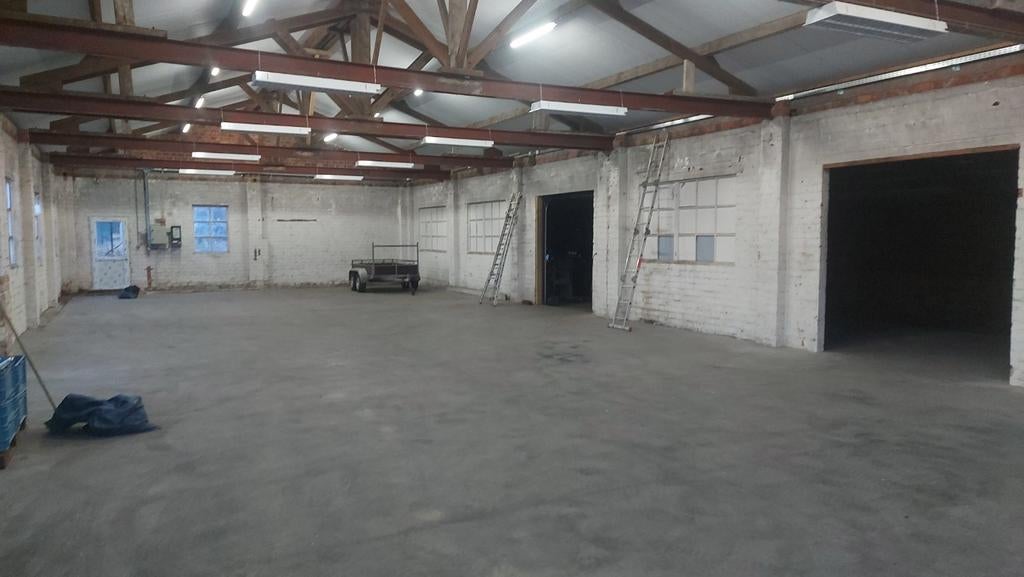 Entrepôt = Entrepôt 300 M2