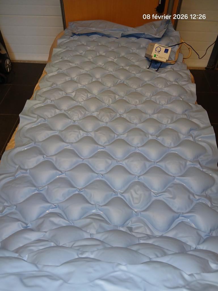 Matelas anti escarres + pompe / Livraison possible, Enlèvement, Comme neuf