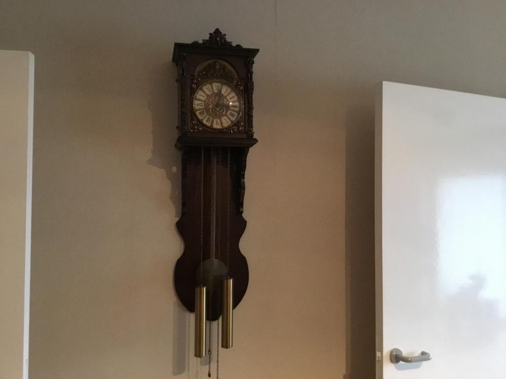 Wandklok met slinger ️, Enlèvement