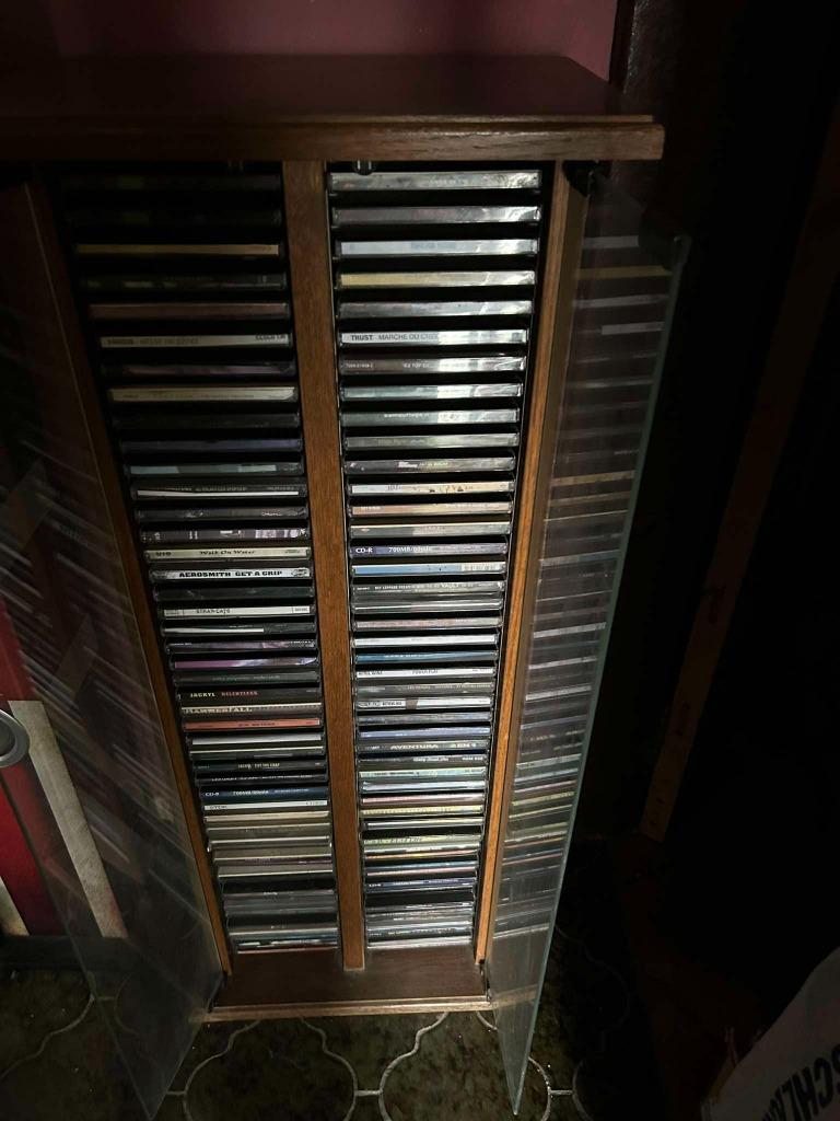 armoir avec100 cd je vend 100 euro ou 1 euro le c d, Enlèvement, Utilisé, Autres genres