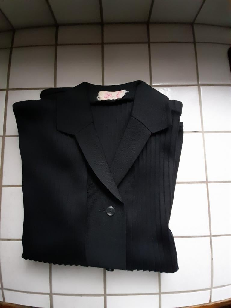 Magnifique gilet pour femme,Vintage, parfait état, taille 46, Vêtements | Femmes, Enlèvement ou Envoi, Comme neuf, Noir, Veste ou Veston