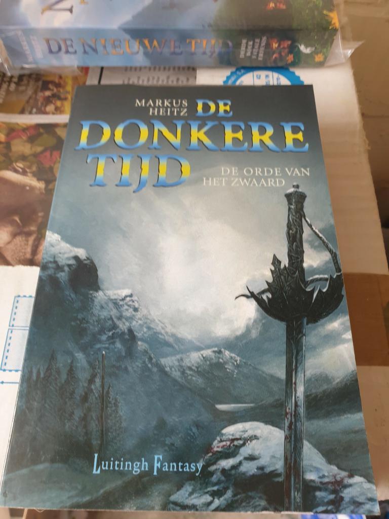 Markus Heitz - De orde van het zwaard. DE DONKERE TIJD 2, Ophalen of Verzenden, Zo goed als nieuw, Markus Heitz
