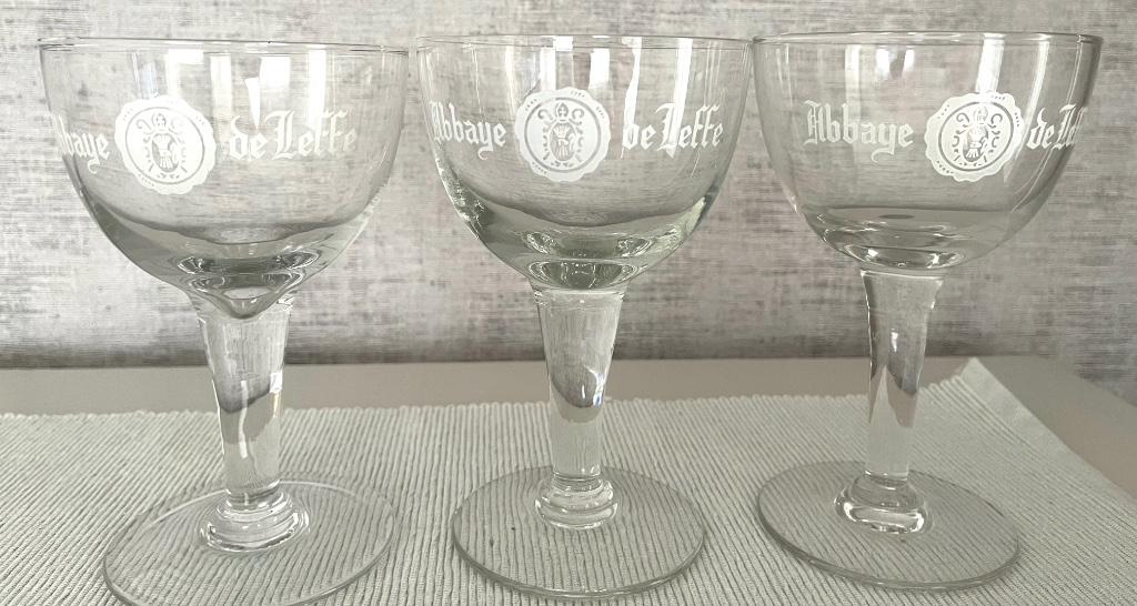 Bierglazen Abbaye de Leffe - 3 oude glazen; perfect in orde., Collections, Verres & Petits Verres, Comme neuf, Verre à bière, Enlèvement