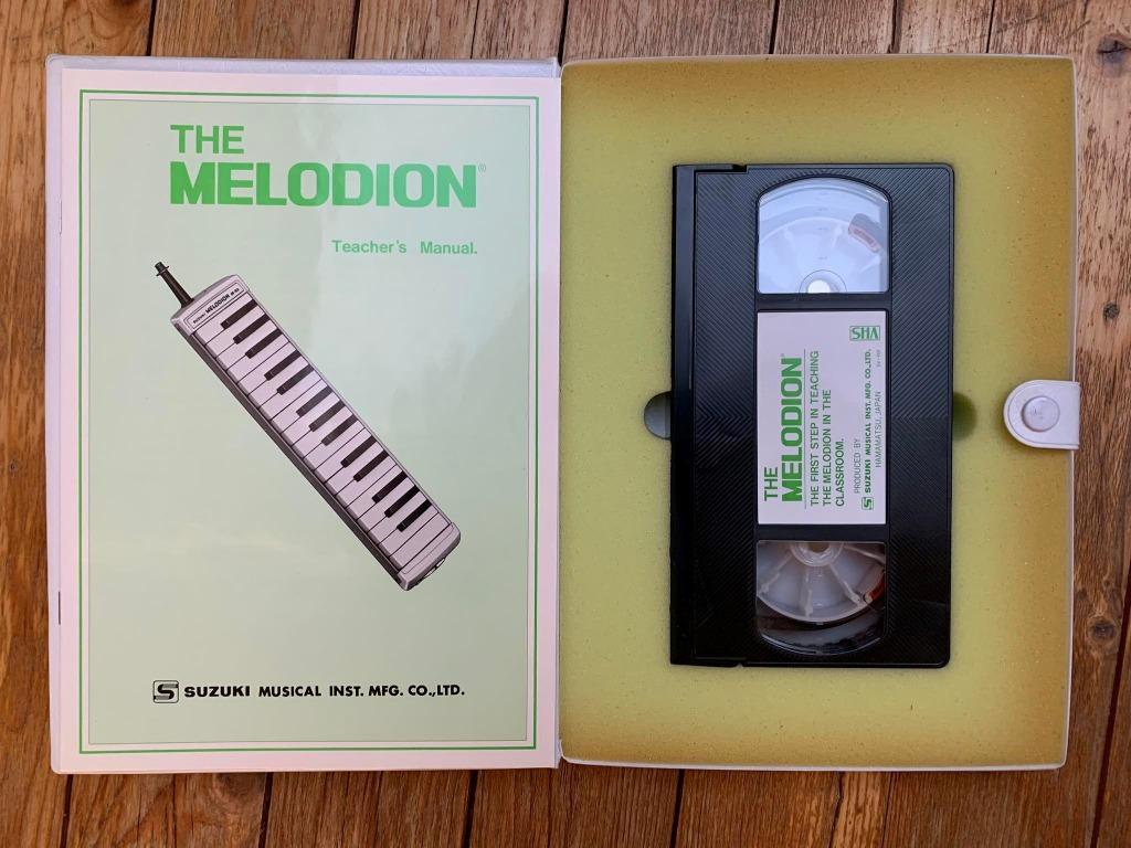 🎶 Suzuki The Melodion – Vintage Teacher’s Manual & VHS, Muziek en Instrumenten, Blaasinstrumenten | Mondharmonica's, Overige typen