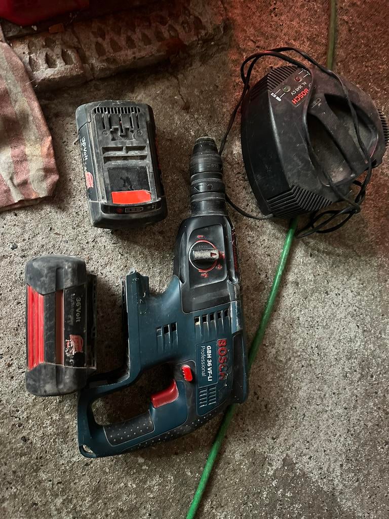 BOSCH klopboormachine! Met baterijen nu 150€, Ophalen, Gebruikt, Boor- en/of Breekhamer, Klopboormechanisme