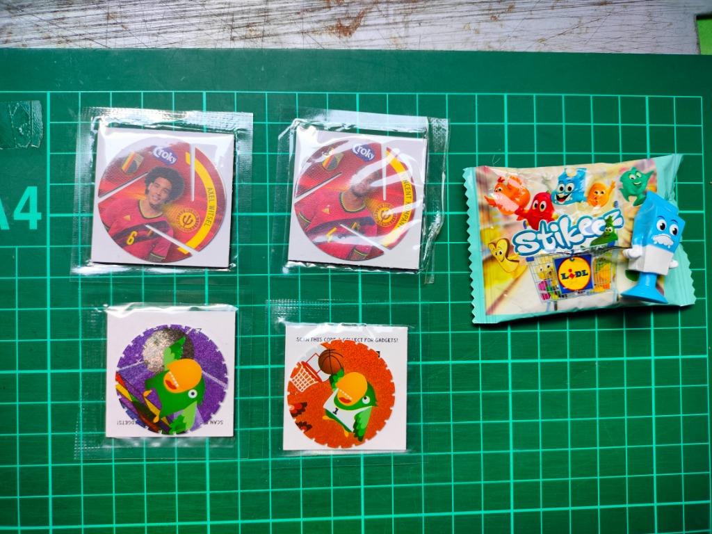 4 flippo's + 1 stikeez Witsel Kompany papegaai, Verzamelen, Ophalen of Verzenden