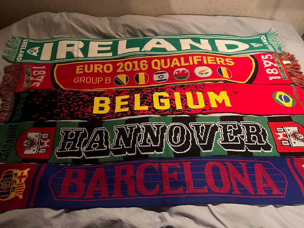 Sjaals : Barcelona , Hannover , Belgium , Ierland, Ophalen