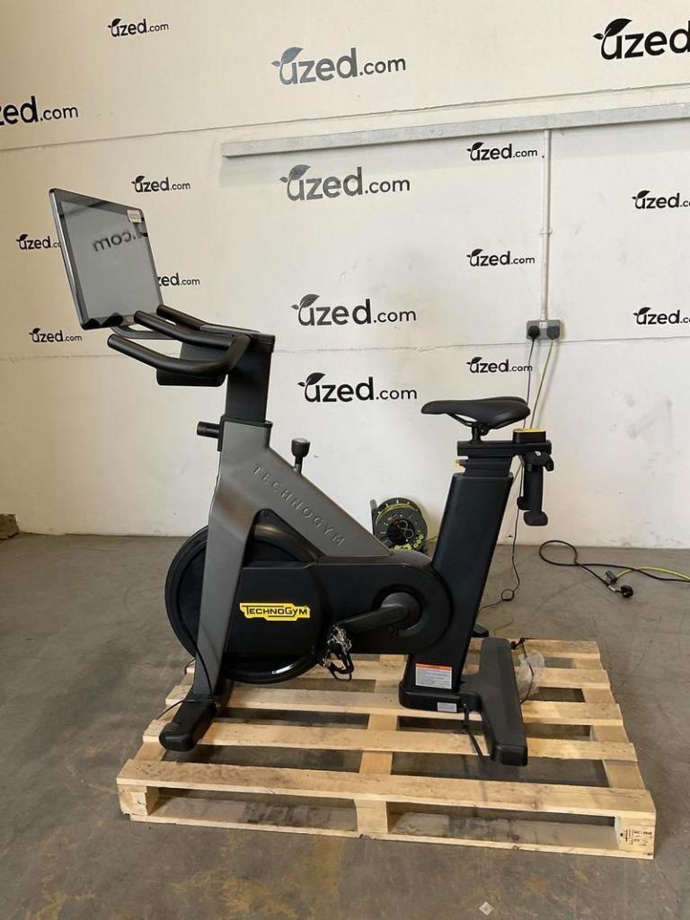 Technogym Bike (écran pivotant TN), Enlèvement ou Envoi, Comme neuf, Jambes