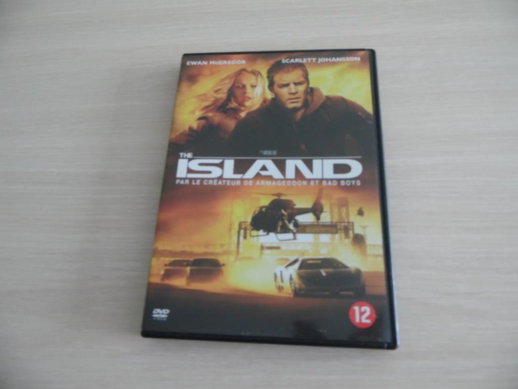 HET EILAND, Vanaf 12 jaar, Ophalen of Verzenden, Zo goed als nieuw, Actiethriller