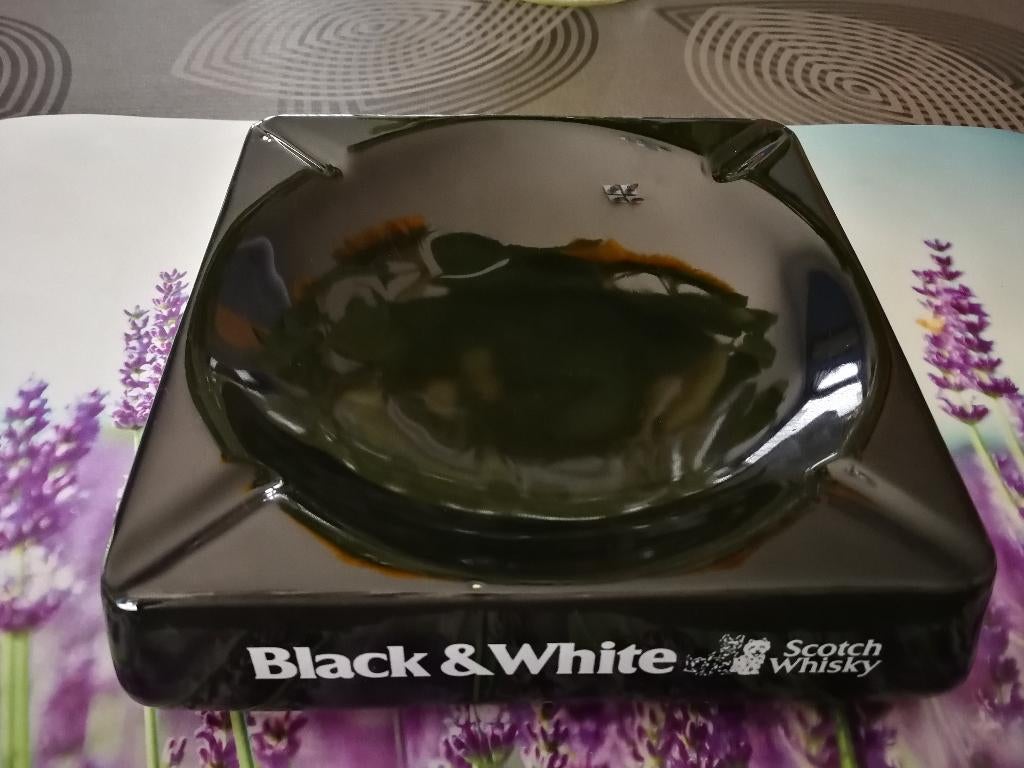 Asbak Black&White Scotch Whisky, Verzamelen, Ophalen, Zo goed als nieuw, Gebruiksvoorwerp