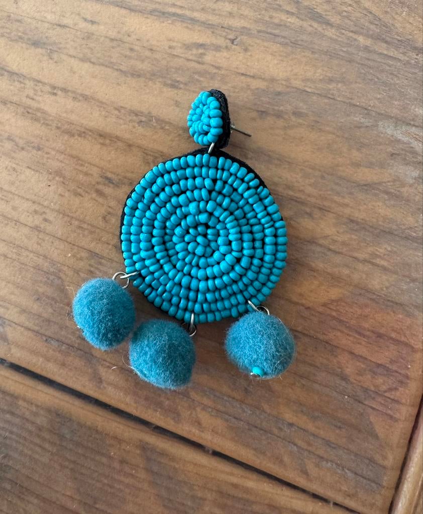 IK ZOEK deze oorbellen van de Veritas, Handtassen en Accessoires, Ophalen of Verzenden, Zo goed als nieuw