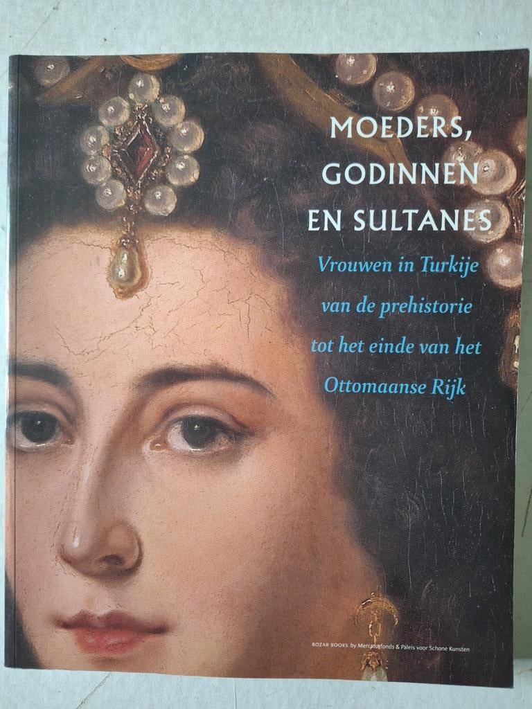 Catalogus "Moeders, Godinnen en Sultanes" uit 2004, Enlèvement ou Envoi, Comme neuf