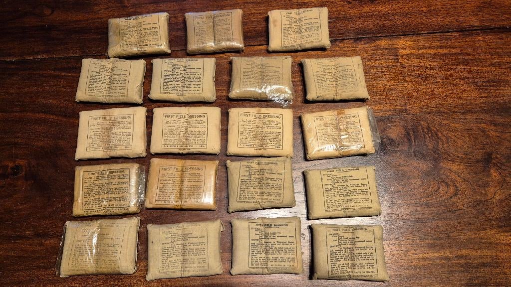 1942 1944 Britse First Field dressing (15 euro/stuk), Verzamelen, Militaria | Tweede Wereldoorlog, Ophalen of Verzenden, Landmacht