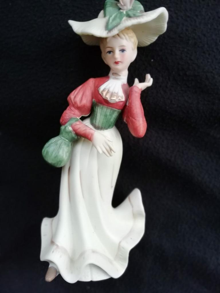 Biscuit beeldje dame, Antiek en Kunst, Ophalen