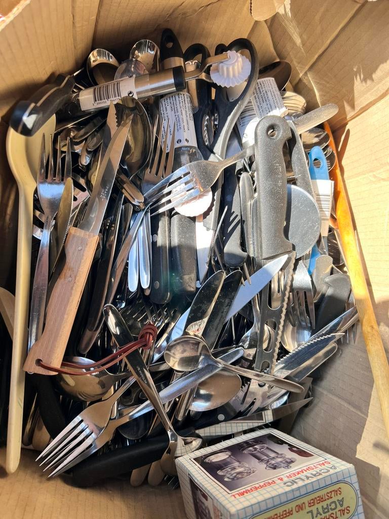 LOTS DE COUVERTS EN INOX ET MÉTAL LE TOUT POUR 160 EUROS, Maison & Meubles, Cuisine | Couverts, Enlèvement ou Envoi, Comme neuf