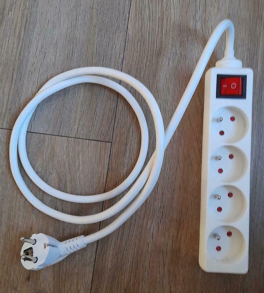 Multiprise à 4 prises avec témoin et 1.6m câble, 16A 3680W, Enlèvement ou Envoi, Neuf, Lumières