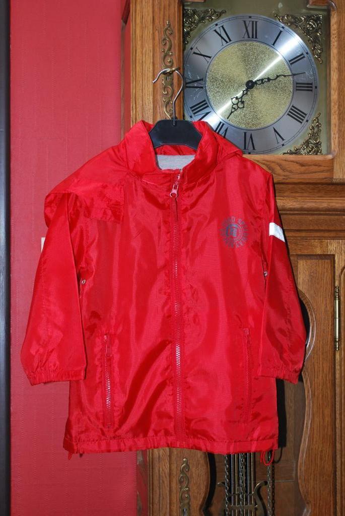 Rood windjack met grijze voering T104cm of 4A, Ophalen of Verzenden, Gebruikt, Jongen, Jas