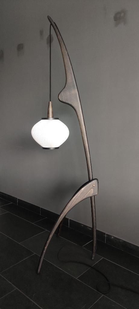 Franse design vloerlamp 1960's met pearlshade kap., Bois, Design, Utilisé, 150 à 200 cm