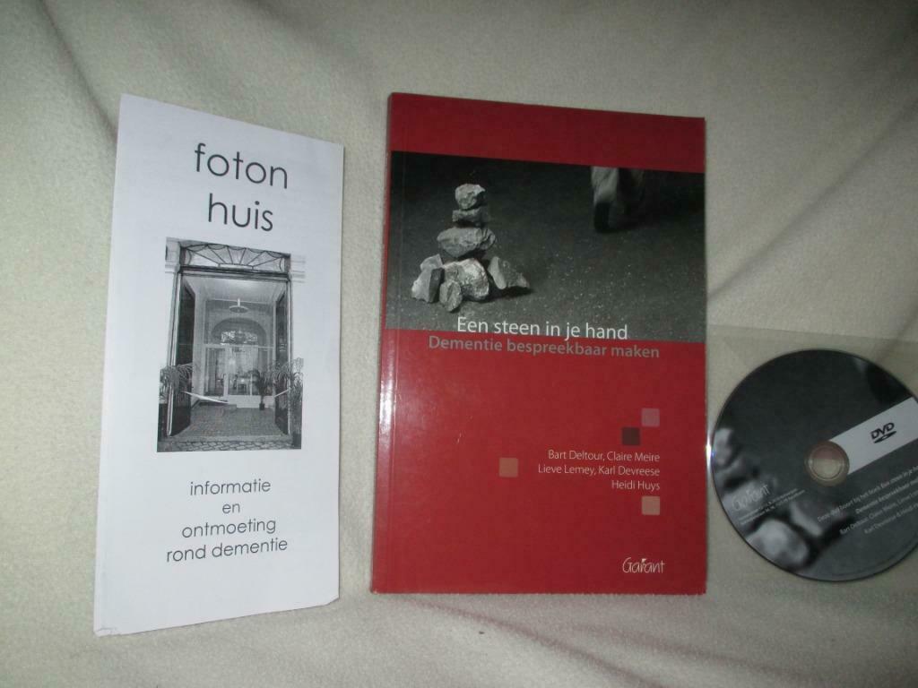 Een steen in je hand (met DVD) - Dementie bespreekbaar maken, Enlèvement ou Envoi, Comme neuf, Bart Deltour