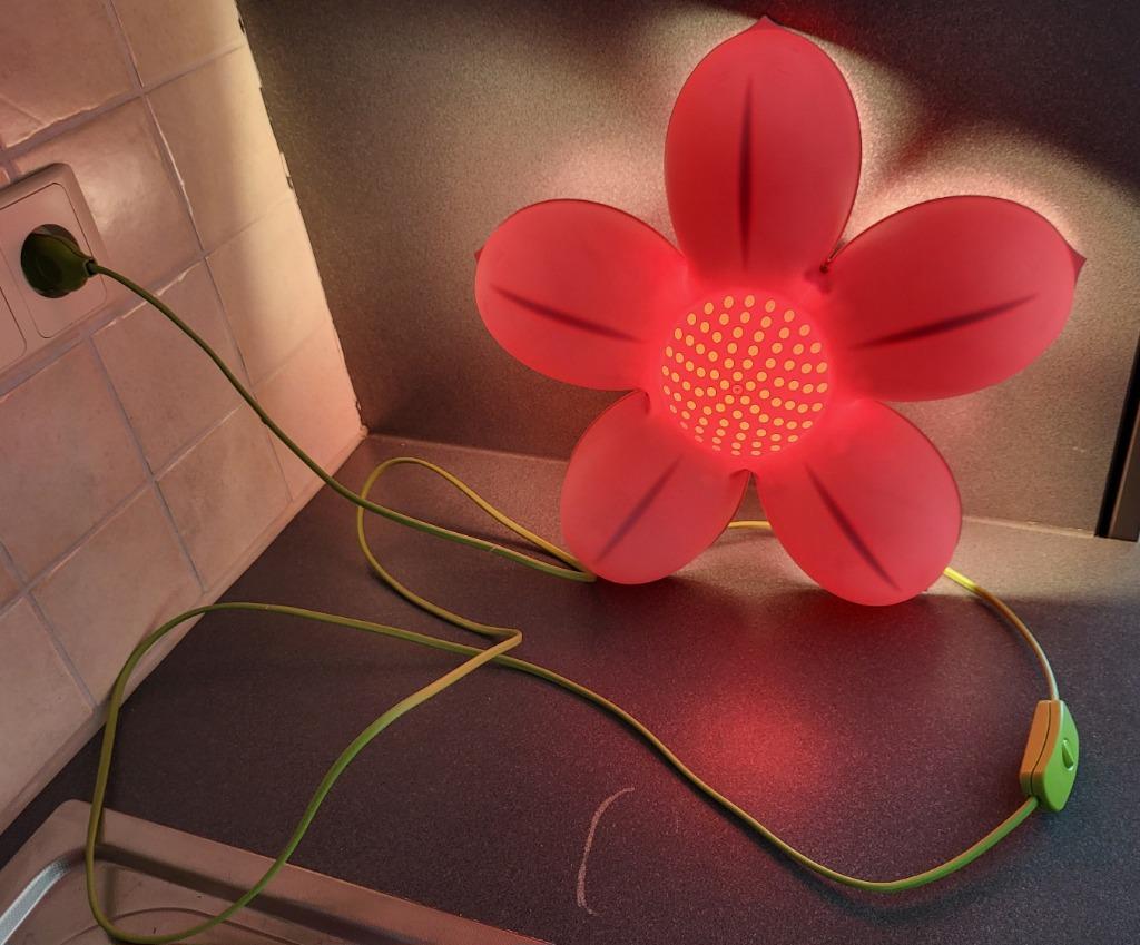 IKEA Smila wand/nachtlamp roze bloem voor kinderen., Enlèvement, Utilisé, Lampe