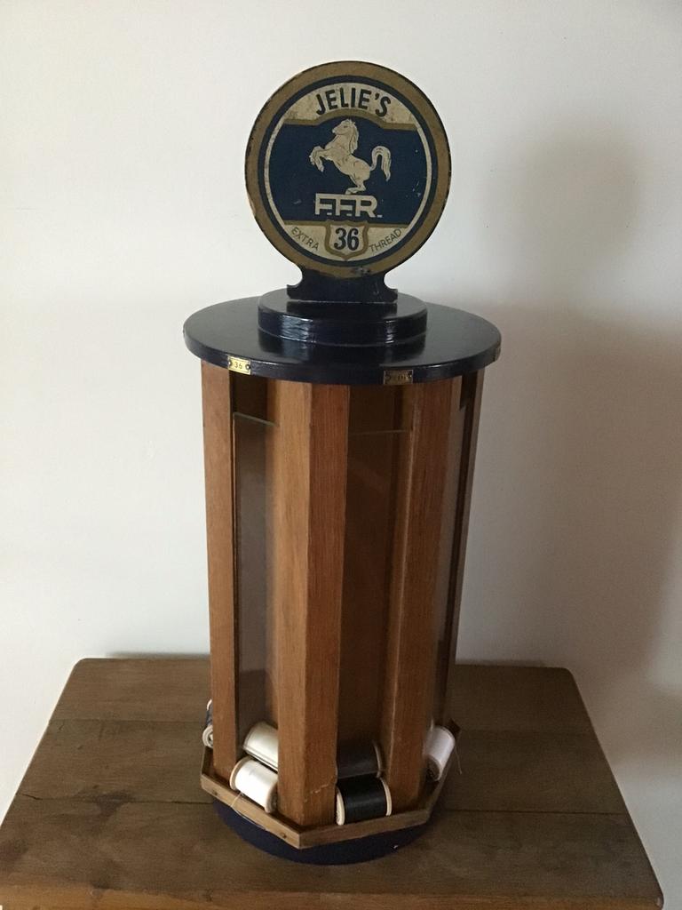 F.F.R. Garen carousel / toonbank kastje, Verzamelen, Ophalen, Zo goed als nieuw