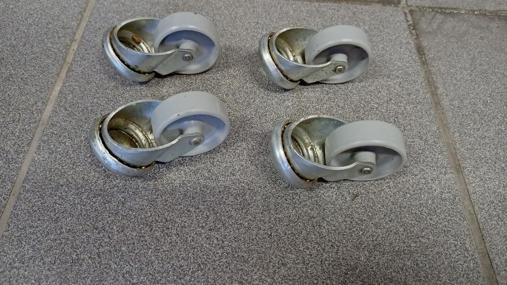 4 roulettes pivotantes Tente U050 max 50kg vintage, Enlèvement