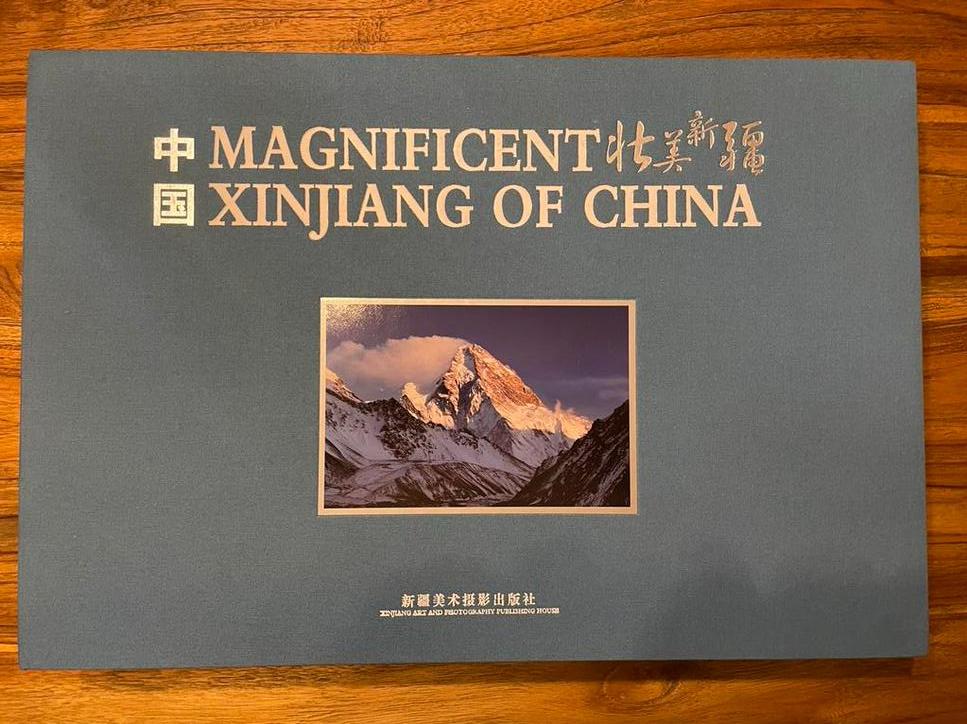 Prachtig fotoboek van het Xinjiang gebergte in China !, Boeken, Ophalen of Verzenden, Zo goed als nieuw