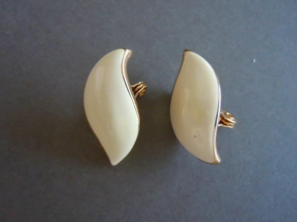 Vintage oorbellen - Monet - clip, Handtassen en Accessoires, Ophalen of Verzenden, Zo goed als nieuw, Overige kleuren, Overige materialen