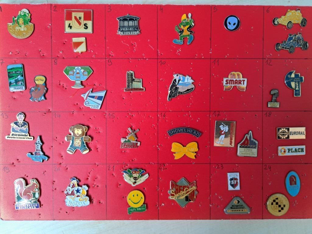 Pin's pins bij de doos zie foto's en nieuws/lees de aankondi, Ophalen of Verzenden