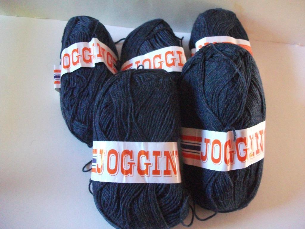4 Paquets de laine à tricoter bleu - blanc - marron clair -, Enlèvement ou Envoi, Comme neuf, Tricot, Laine ou Fils