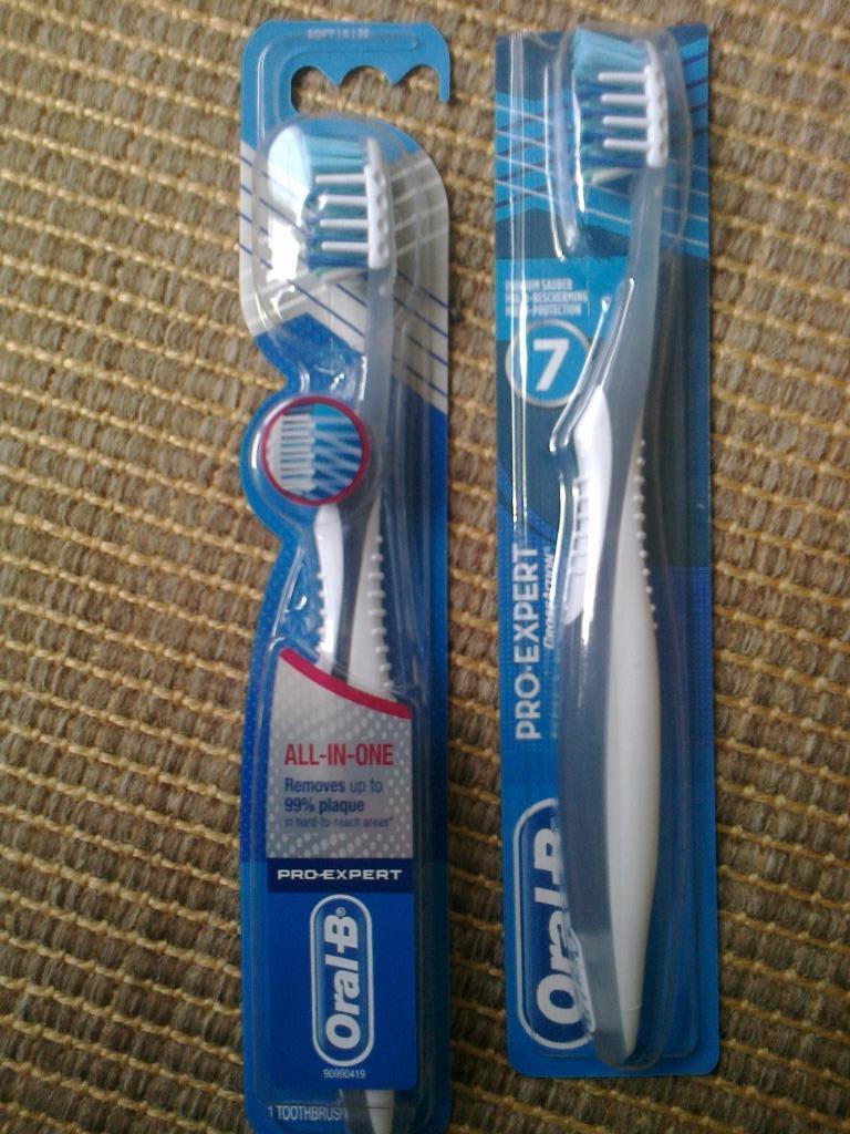 Tandenborstel Oral B manueel, Enlèvement ou Envoi, Neuf, Brosse à dents
