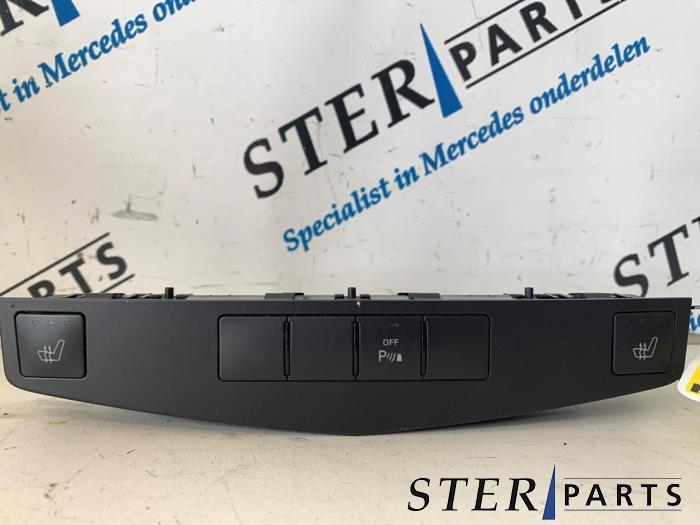Commutateur chauffage siège d'un Mercedes C-Klasse, Enlèvement ou Envoi, 3 mois de garantie, Utilisé, Mercedes-Benz