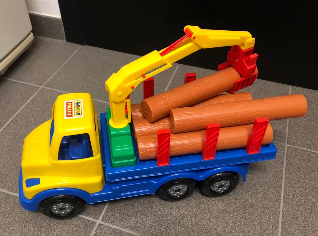 Speelgoed vrachtwagen met boomstammen, Ophalen of Verzenden