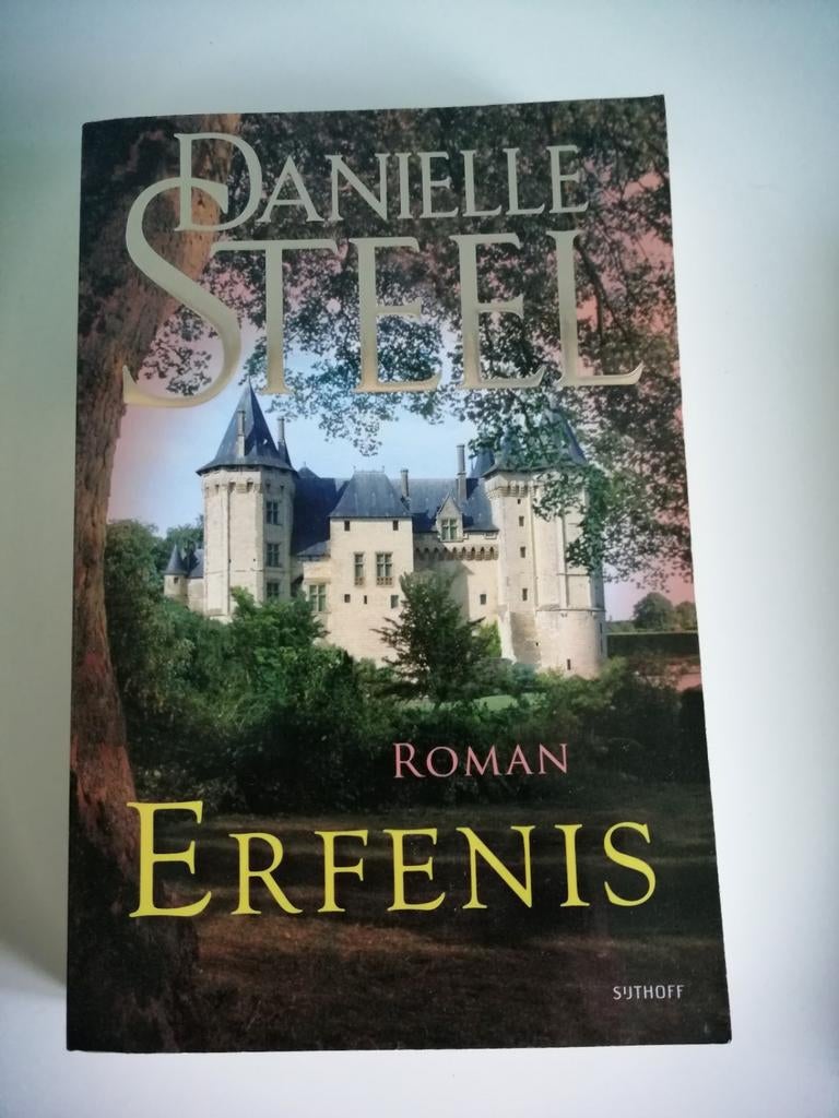Danielle steel ERFENIS, Boeken, Ophalen of Verzenden, Zo goed als nieuw