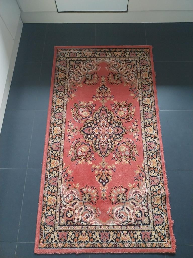 Tapis oriental, Enlèvement