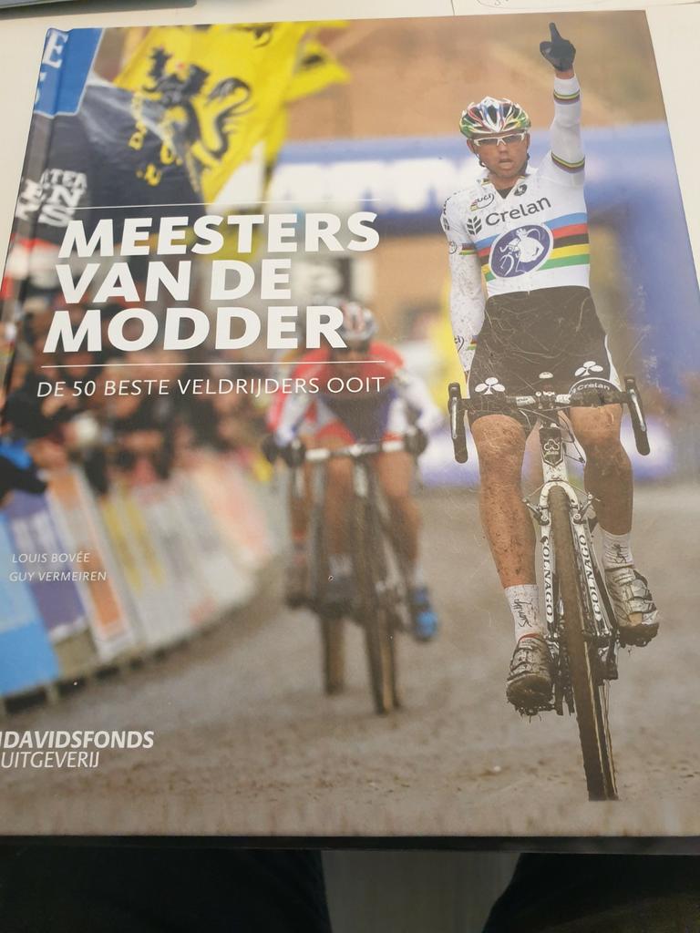 Louis Bovée - Meesters van de modder. De 50 beste ooit, Livres, Livres de sport, Comme neuf, Enlèvement ou Envoi