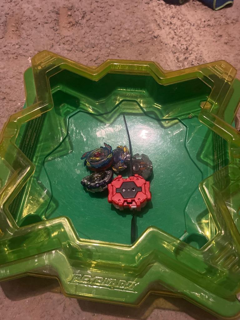 Toupies beyblade, Enlèvement, Utilisé
