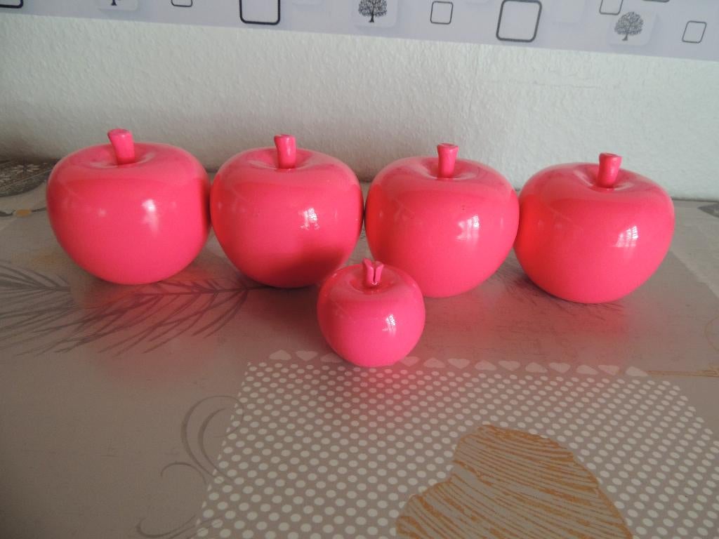 Décorations - Lot de 5 pommes roses brillantes, Antiek en Kunst, Antiek | Porselein, Ophalen