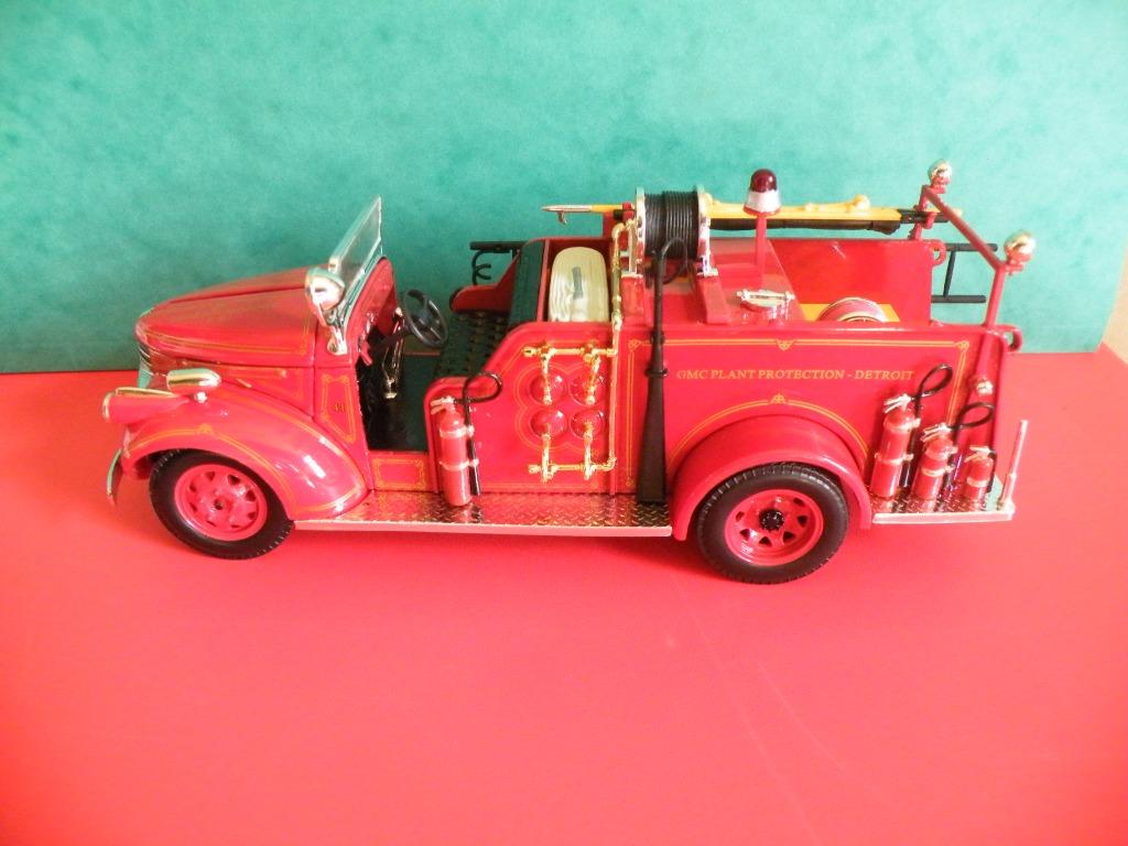 Signature Models 32348R 1941 GMC   1/32 pompiers camion, Ophalen, Zo goed als nieuw, Bus of Vrachtwagen, Overige merken