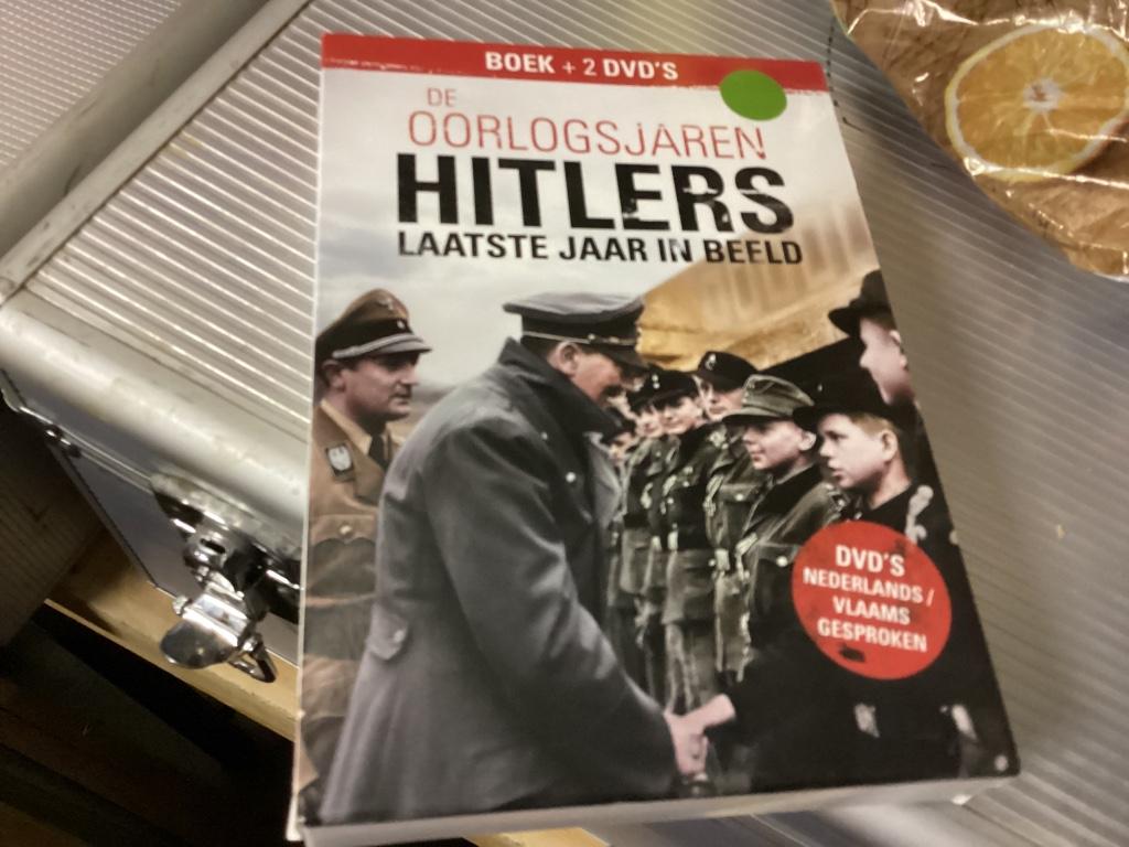 De Oorlogsjaren Hitlers Laatste jaar In Beeld boek + 2 dvd’s, Ophalen of Verzenden, Boxset