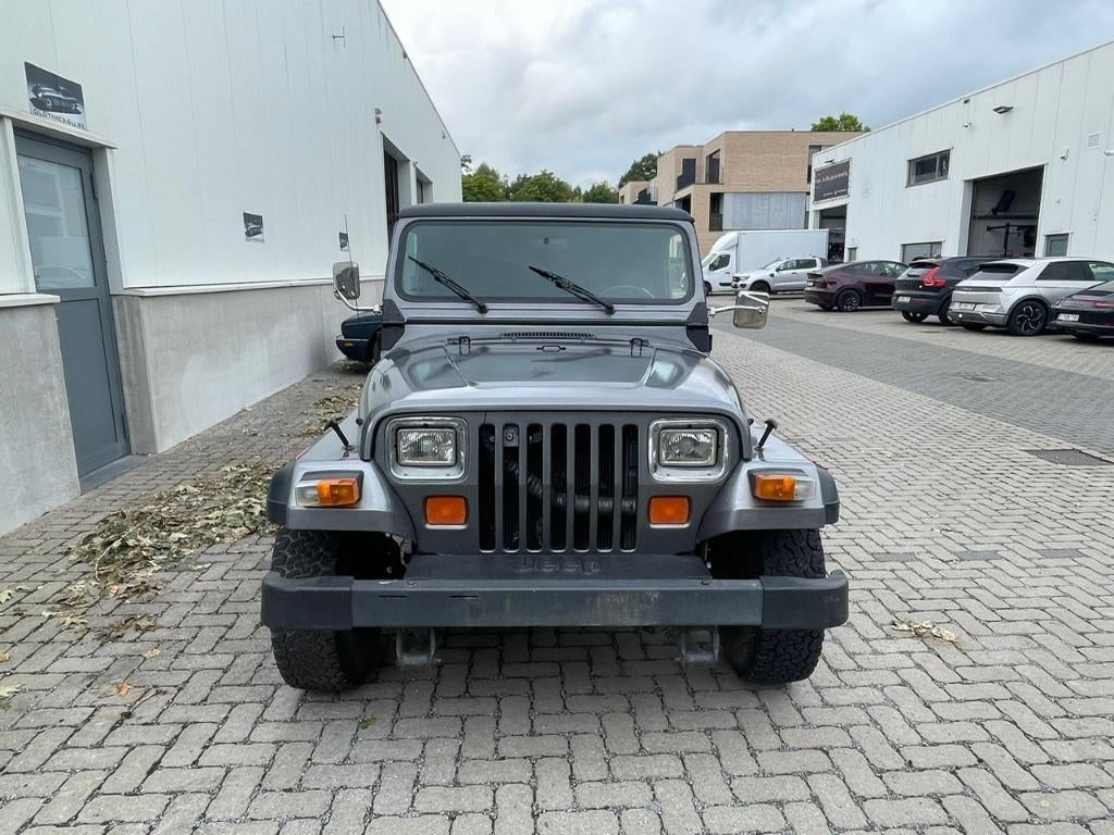 Voiture ancienne Jeep Wrangler 2500 en acier inoxydable, Autos, Oldtimers & Ancêtres, Argent ou Gris, Achat, 2500 cm³, Entreprise