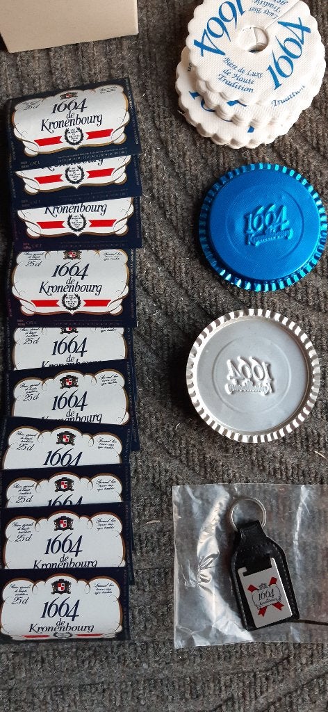 1664 Kronenbourg 9 sous-verres et manchette en verre, Collections, Marques de bière, Enlèvement ou Envoi, Neuf, Sous-bock, Autres marques